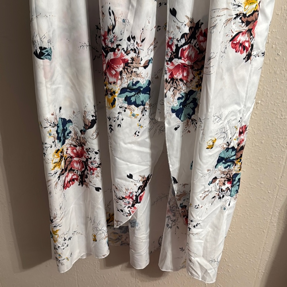 Floral V-Neck Maxi Dress - Picture 3 of 7